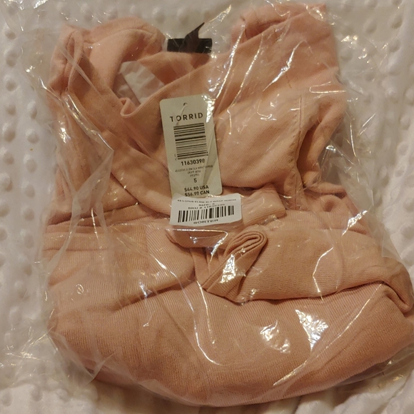 Torrid Wrap - Picture 5 of 5